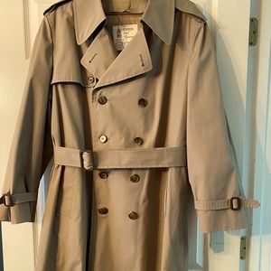 Vintage London Fog Trench Coat with Zip-In Warm Lining. Perfect Condition